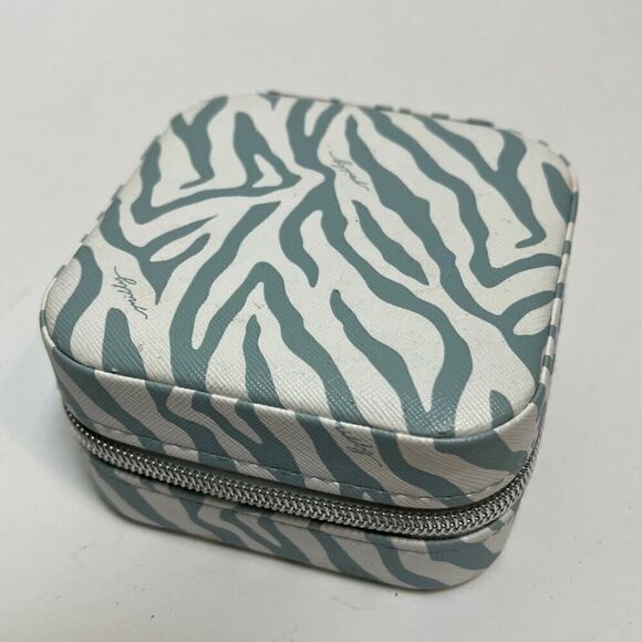 Milly Travel Jewelry Case Box 4" - Picture 2 of 7